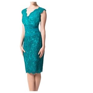 Tadashi Shoji  Green Embroidered Lace V Neck
